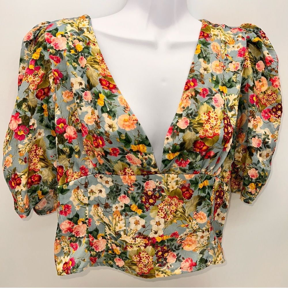 Zara Feminine Women's Floral Blouse on Blue Background Ruched Short Sleeves Sz M